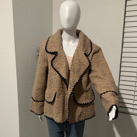 Cozy Tan Sherpa Jacket with Black Trim - Picture 4 of 8